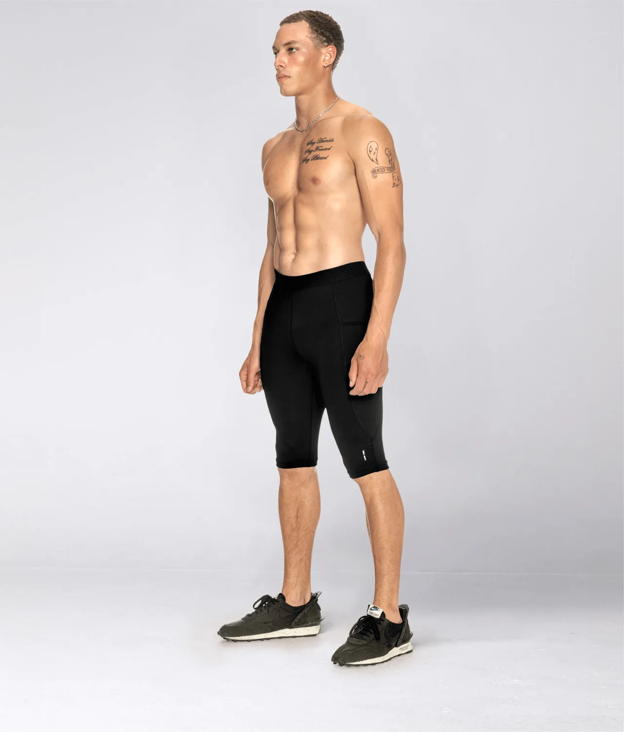 3900 . Compression Regular-Fit Pants - Black